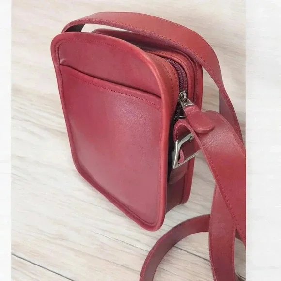 Vintage Coach “9817” Camera bag in red - Picture 2 of 13